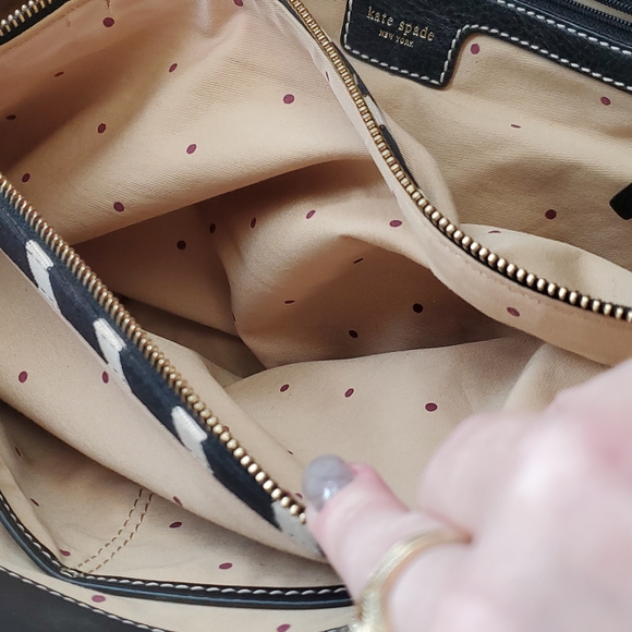 Kate Spade Black and Cream Horizontal Multi Pocketed Tote Purse Bag w Charm - Picture 8 of 9